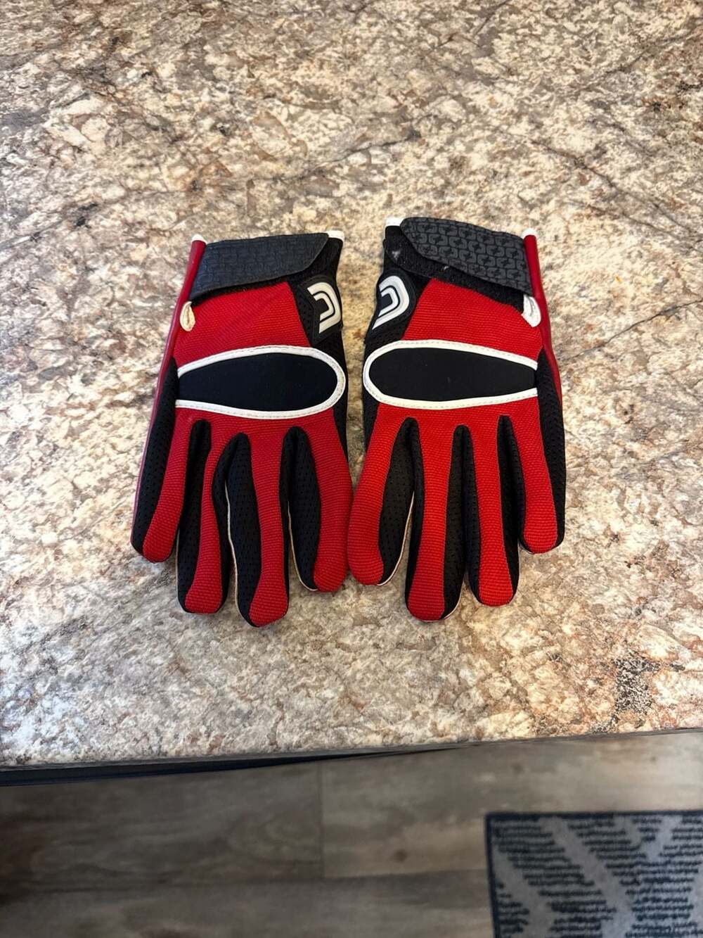Used Cutters 017 FB Gloves Red L